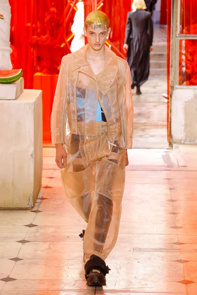 Look 28